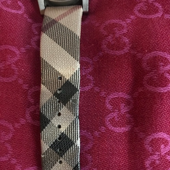 Women’s Authentic Burberry Watch. - Picture 4 of 7